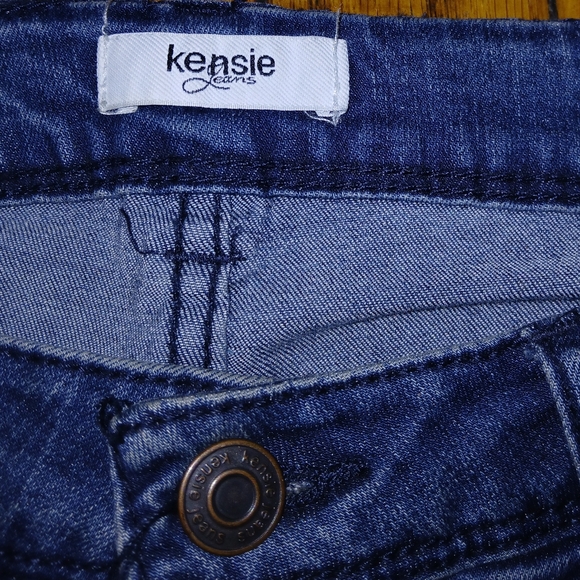 Kensie Jeans - Women's Denim Stretch Skinny Style Embroidered Jeans. Size 6/28 - Picture 2 of 9